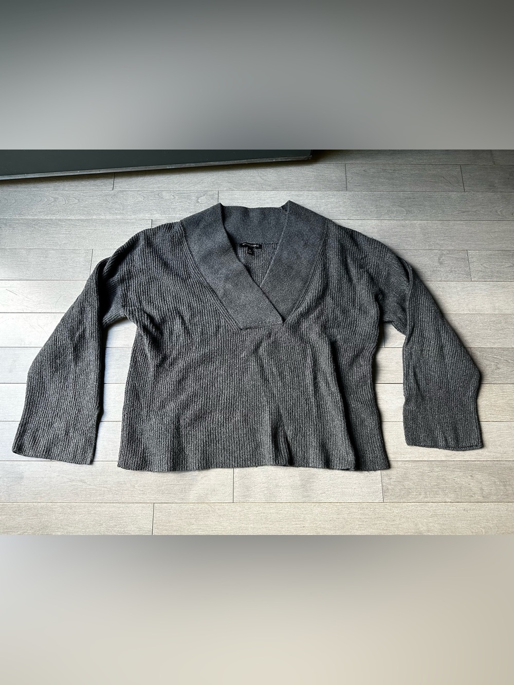 Women’s Banana Republic Gray V Neck Knit Thick Ribbed Collar Pullover Sweater XL